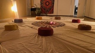 De Meerhanden Tantramassage avond als warm nestje vol hartsverbonden contact voor vrouwen